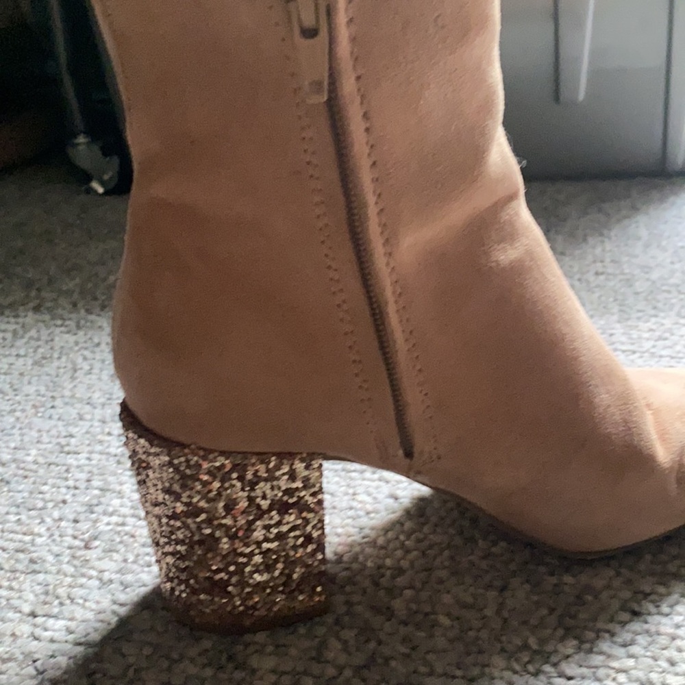 Shoes - Picture 4 of 4